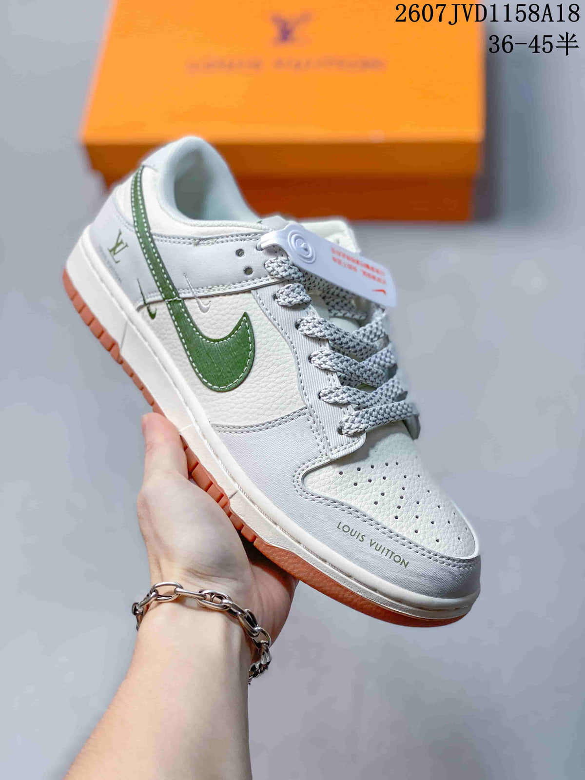 Nike SB Dunk Low White Green Gum Sneakers 2607JVD1158A18