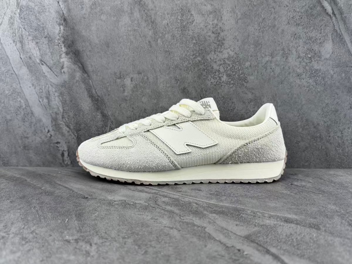 New Balance Low-Top Sneakers in Cream and Light Gray