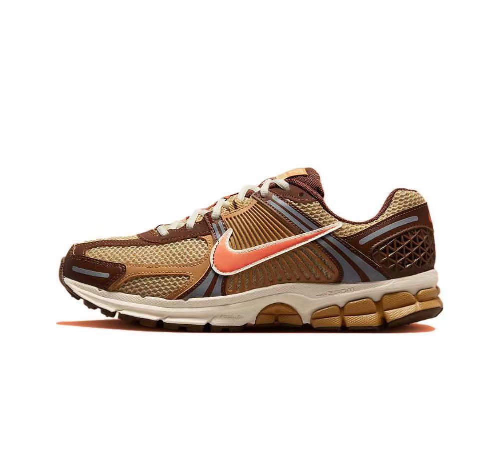 Nike FB9149-700 Running Sneakers in Brown and Coral