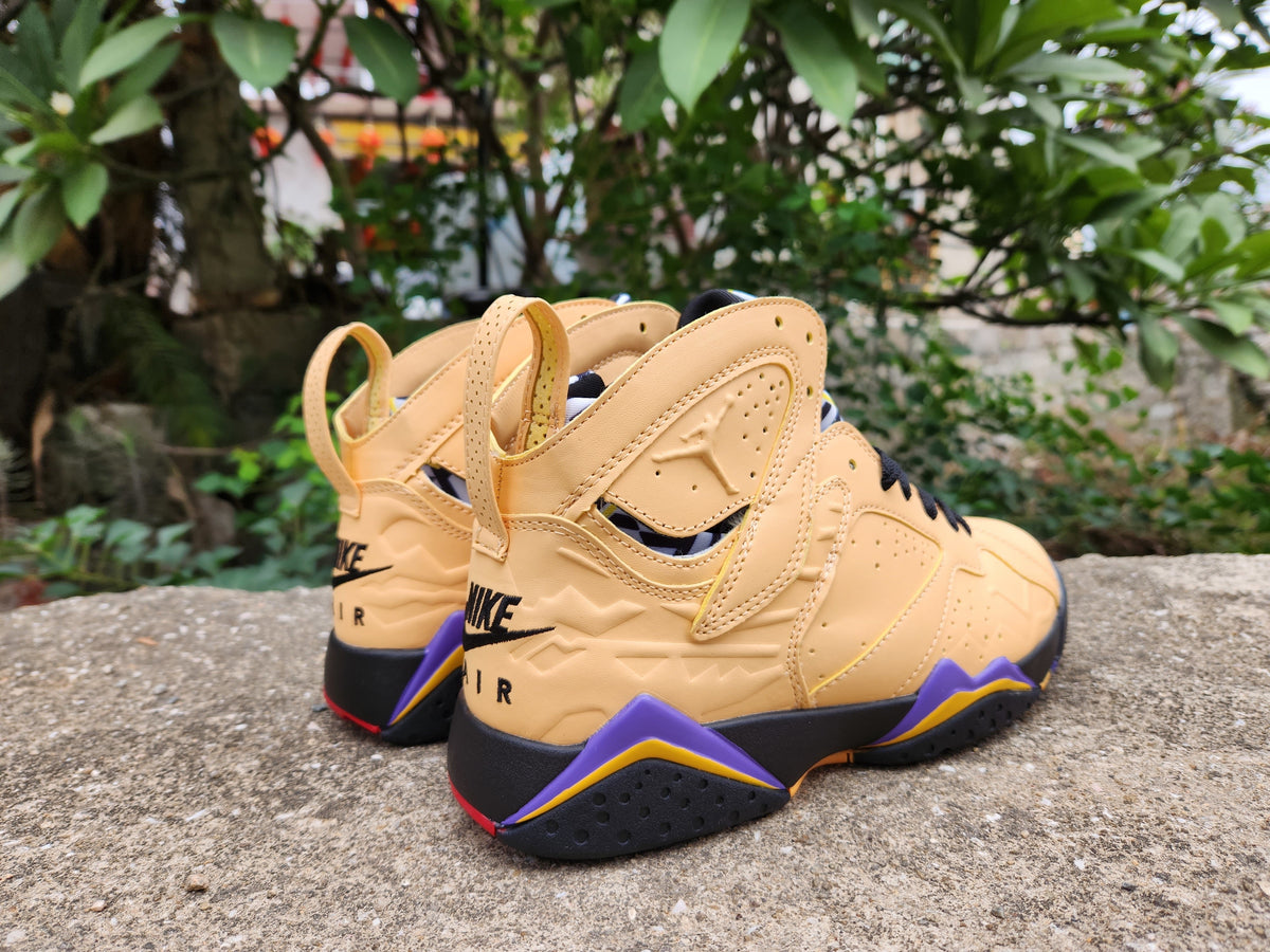 Air Jordan 7 High-Top Sneakers Wheat Purple