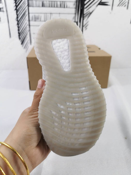 Yeezy 350 V2 Kids Sneakers in Light Grey and Coral