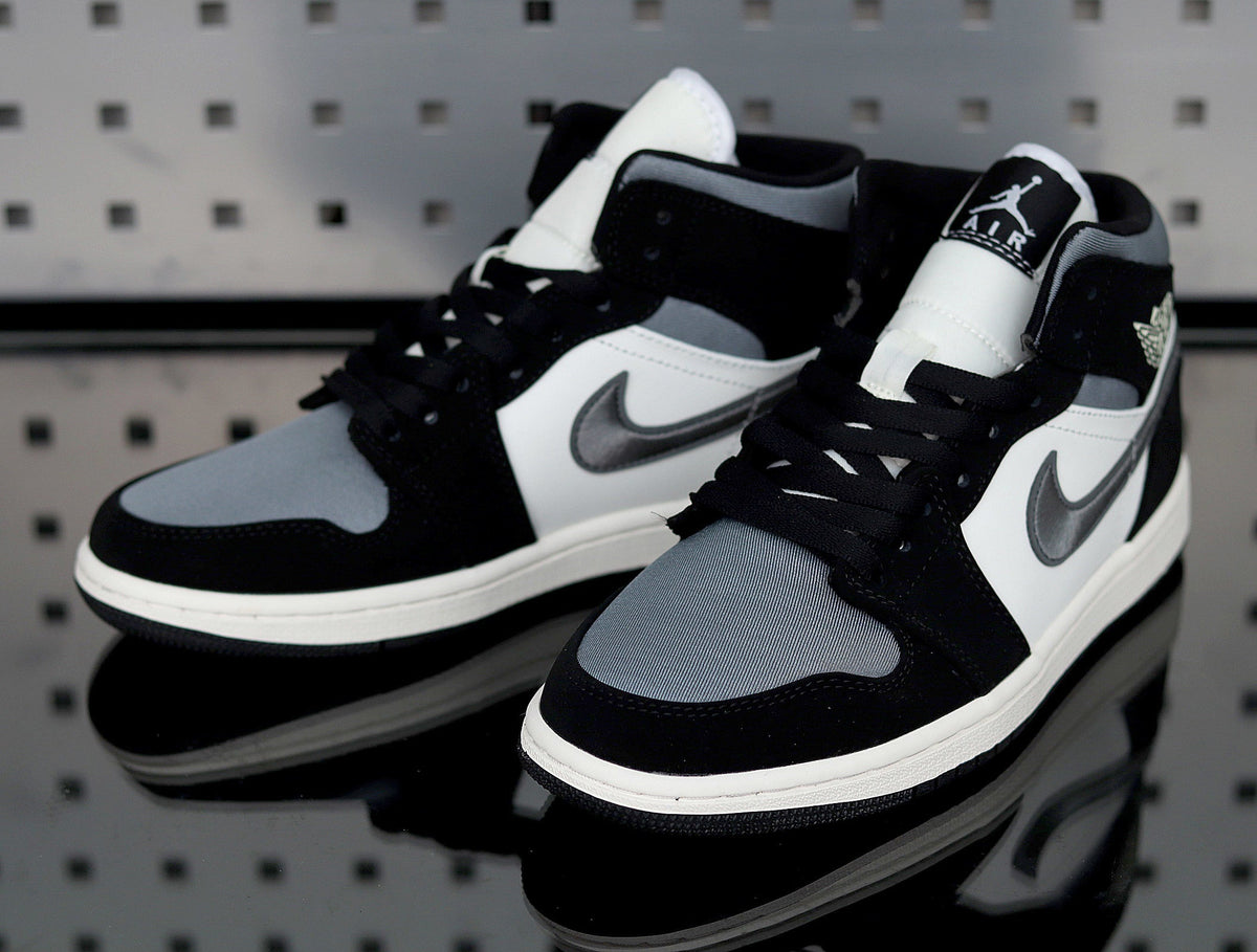 Jordan 1 Retro High OG Black White Sneakers 852542-011