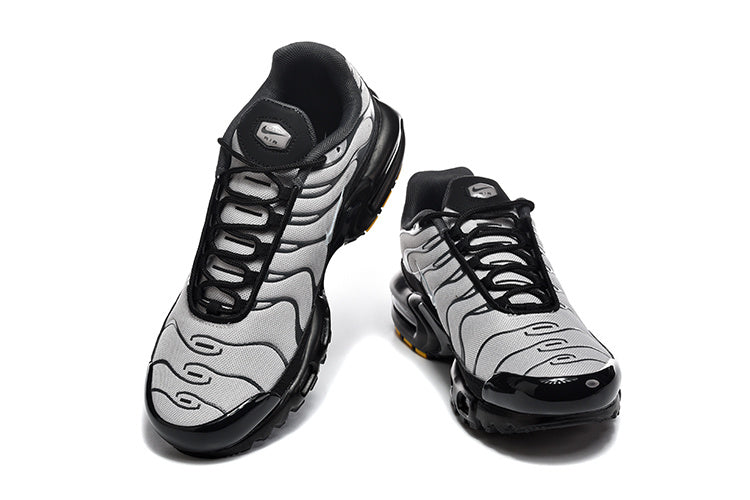 Nike Air Max Plus Grey and Black Sneakers 8909-643