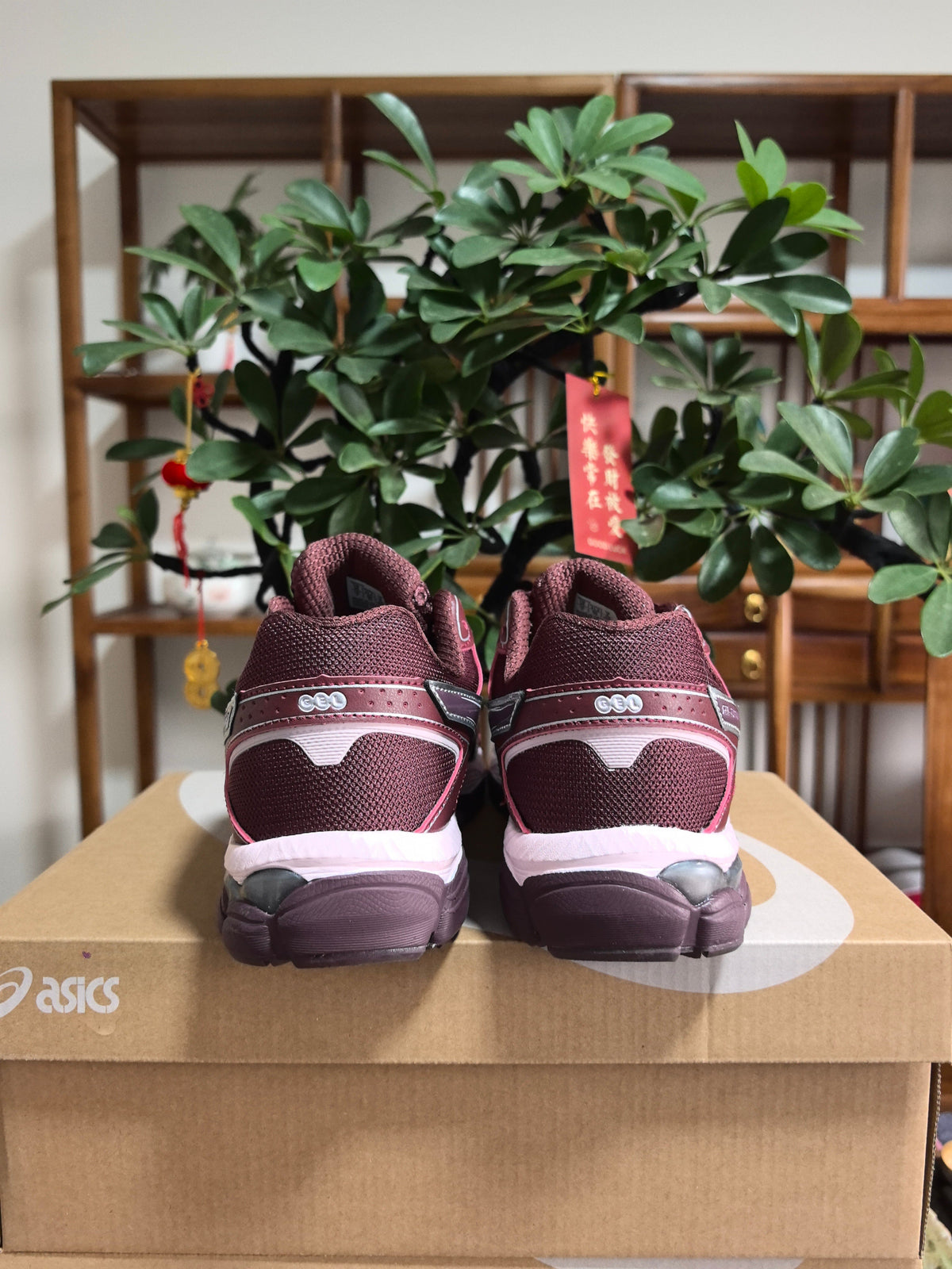 ASICS GEL-Cumulus 16 Sneakers in Sunset Red