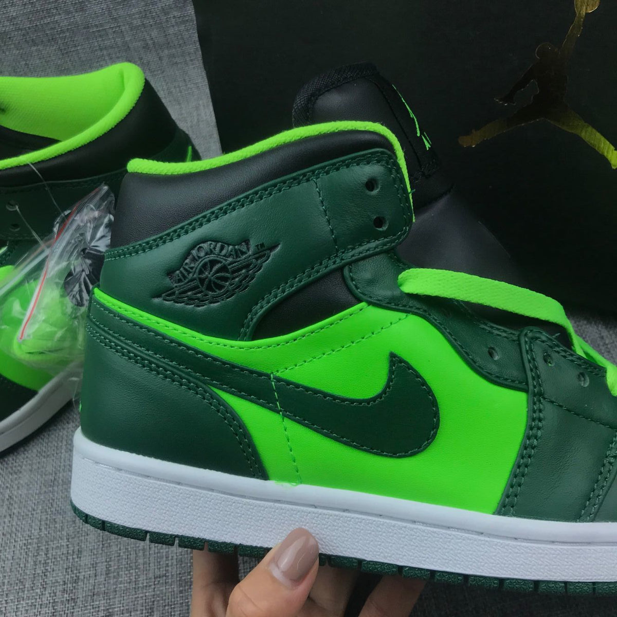 Air Jordan 1 Mid Fluorescent Green Sneakers 554724-330