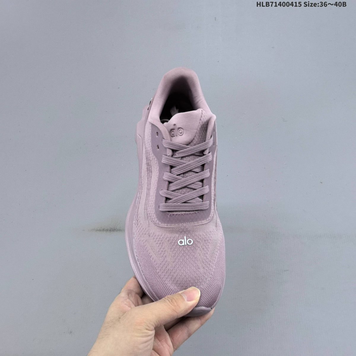 Alo Yoga Alo Runner Low-Top Sneakers in Mauve