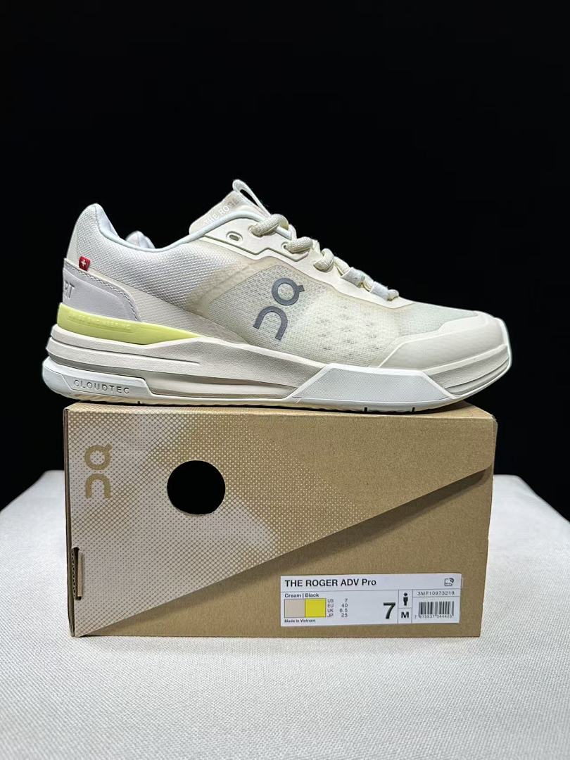 On The Roger Advantage Pro Tennis Sneakers Cream