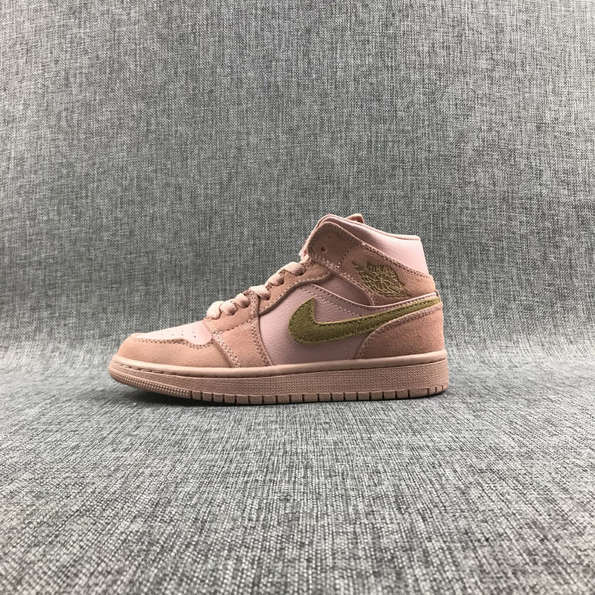 Jordan 1 Mid SE Pink Sneakers 852542-600