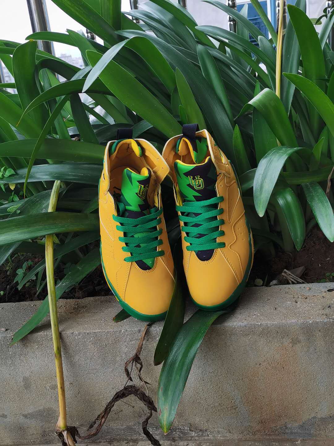 Jordan 7 Retro Sneakers in Wheat, White and Green