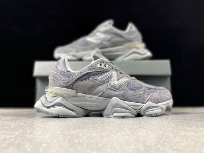 New Balance 9060 Sneakers in Grey U9060SG