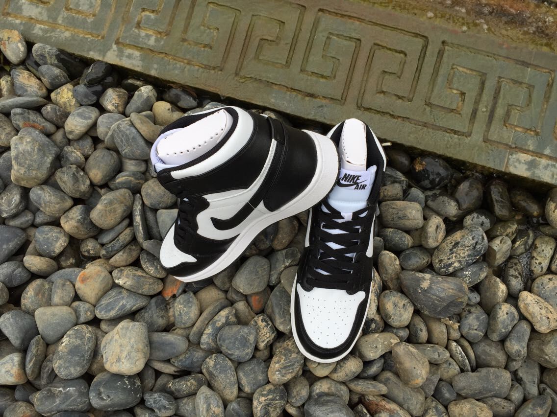 Jordan 1 High Black and White Women's Sneakers