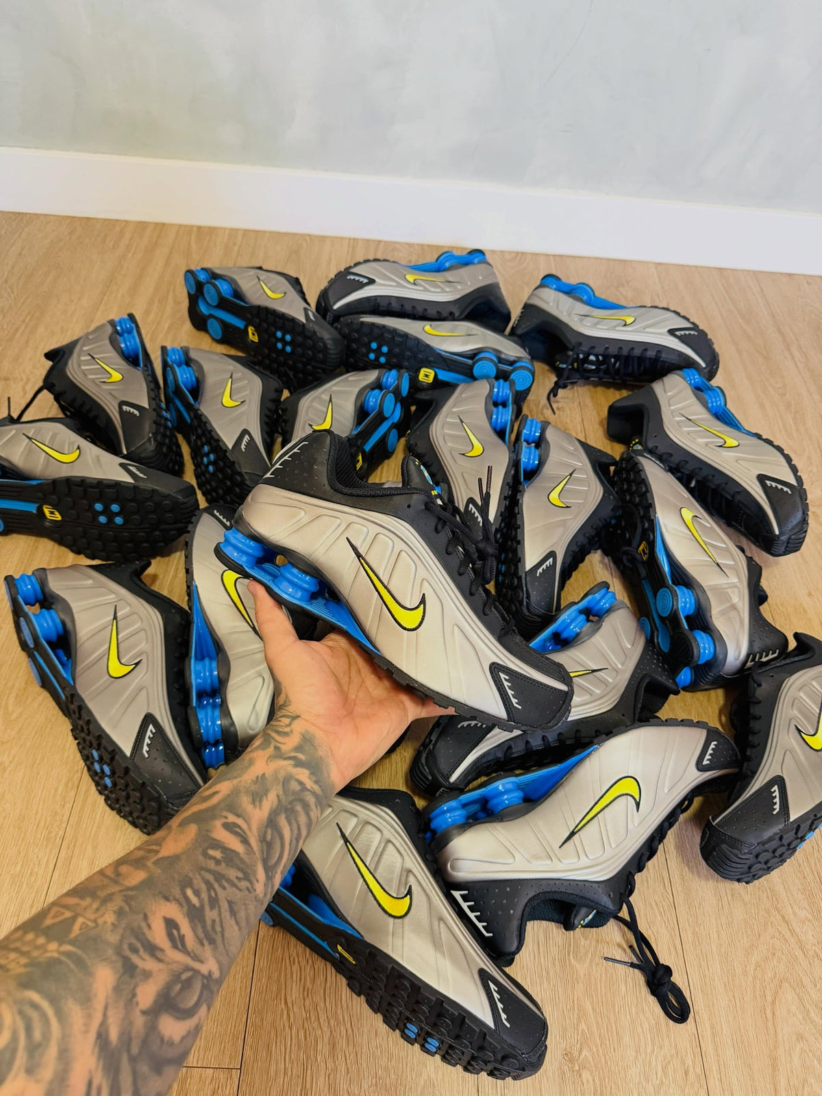 Nike Shox R4 Black, Silver and Blue Sneakers