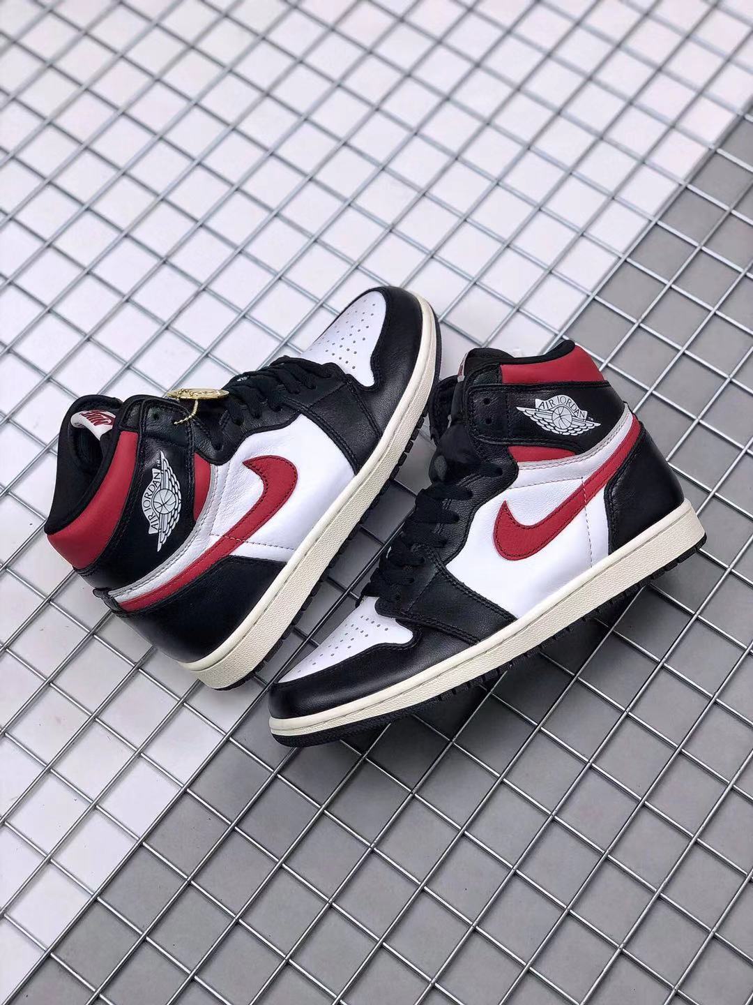 Air Jordan 1 Retro High OG Gym Red Sneakers