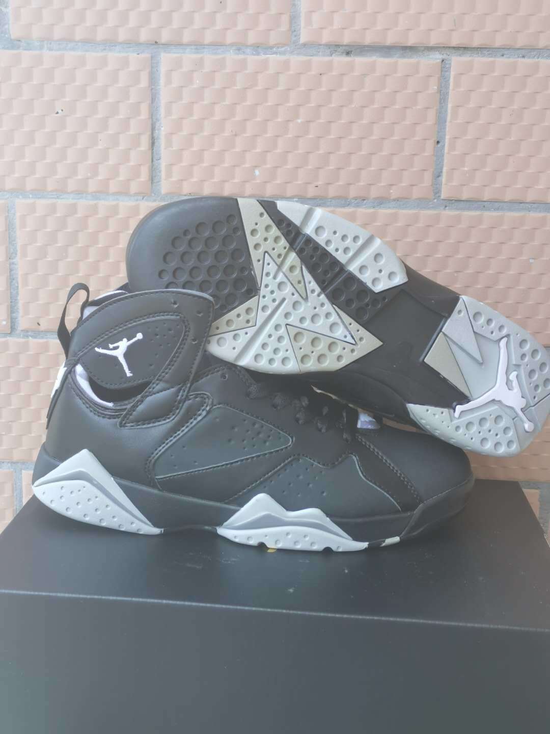 Jordan 7 Retro Sneakers in Wheat, White and Green