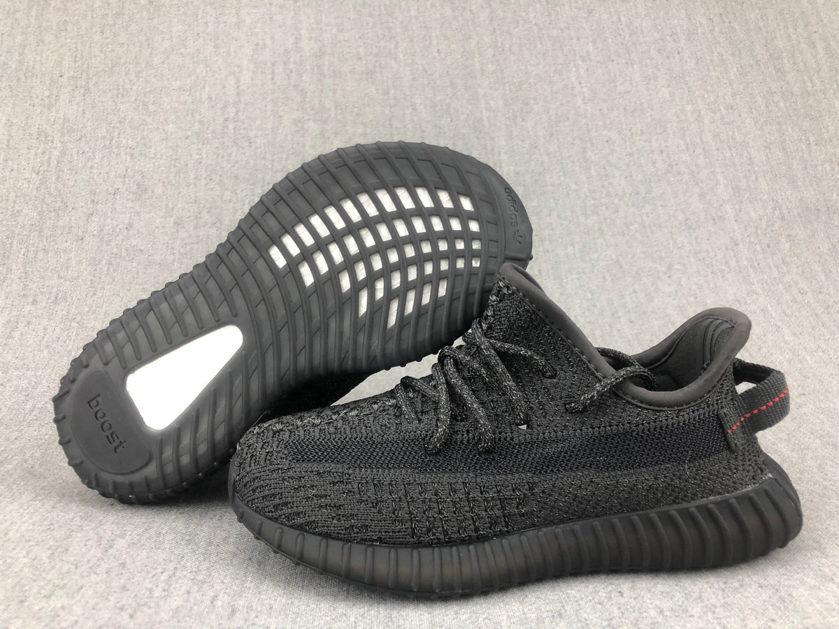 Yeezy 350 V2 Kids Sneakers in Black