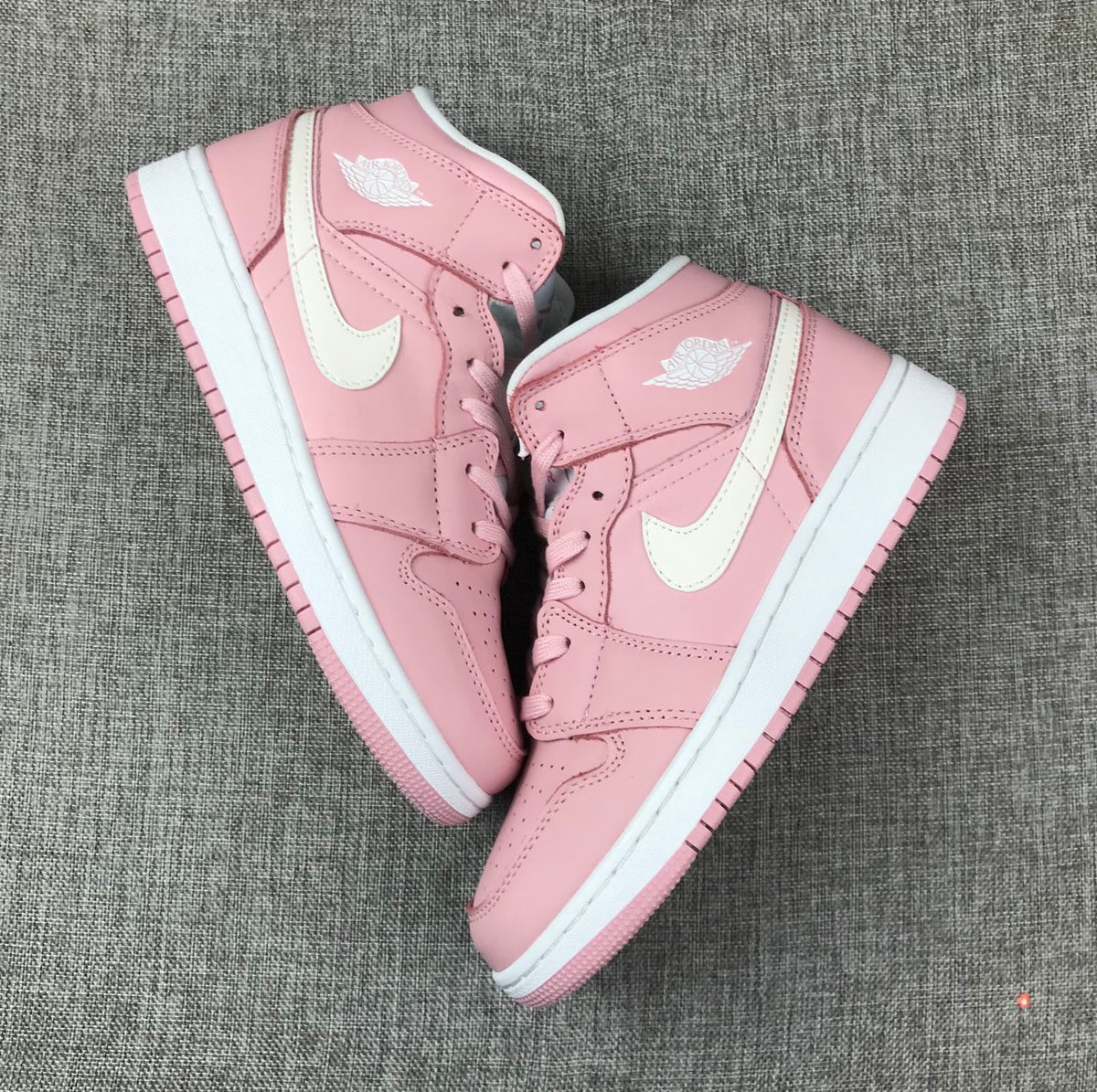 Jordan 1 Mid Pink Women’s Sneakers 555112-100