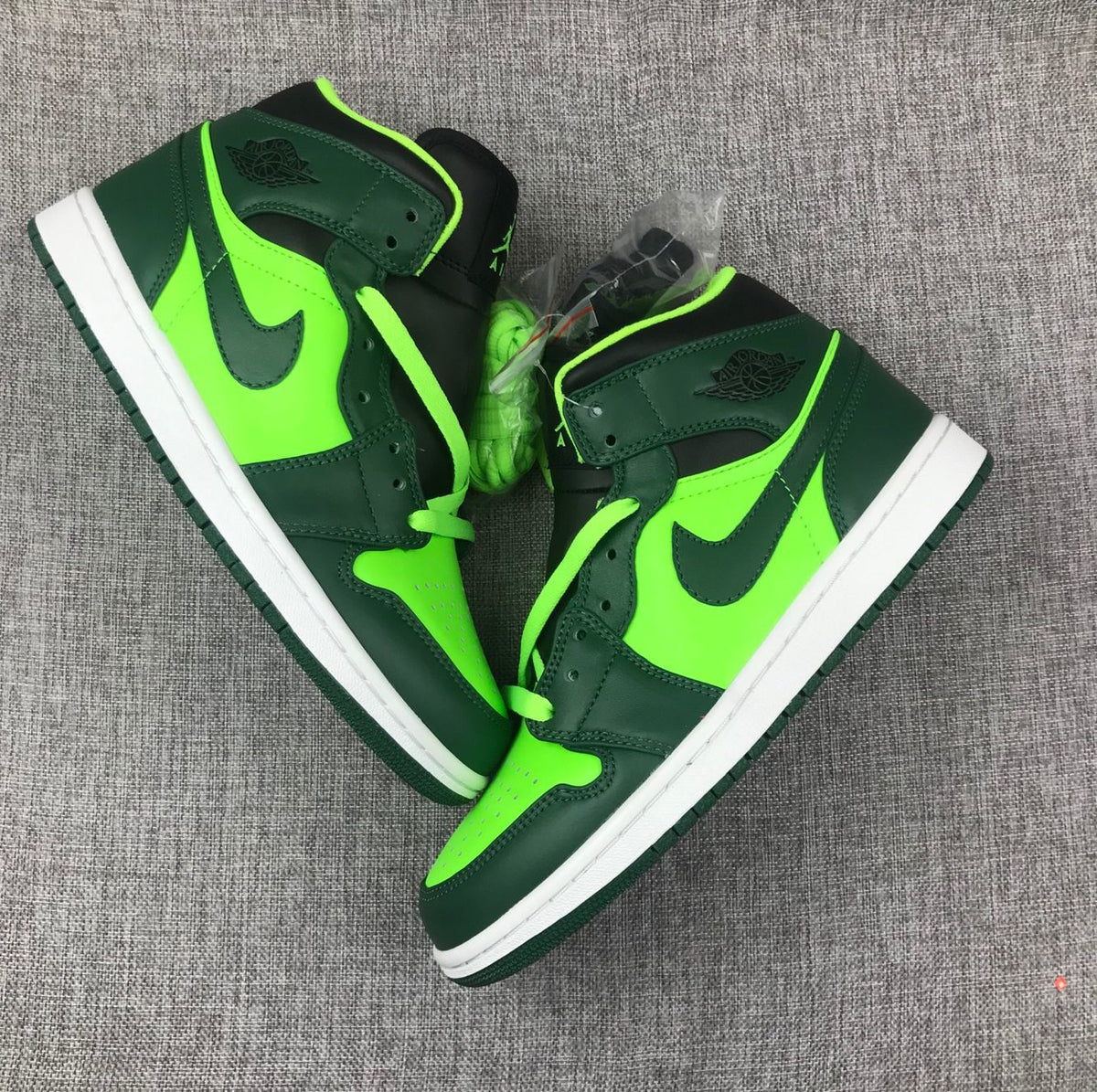 Air Jordan 1 Mid Fluorescent Green Sneakers 554724-330